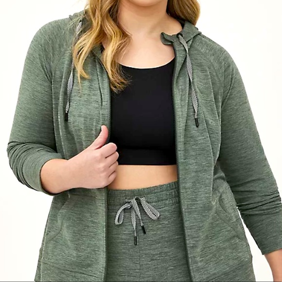 Torrid Performance Set - Picture 1 of 2